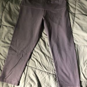 Lululemon grey crops